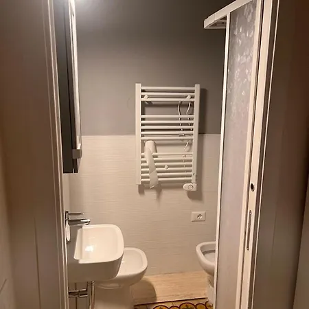 Affittacamere Moderno In Pieno Centro Storico Per Le 5 Terre Apartment *